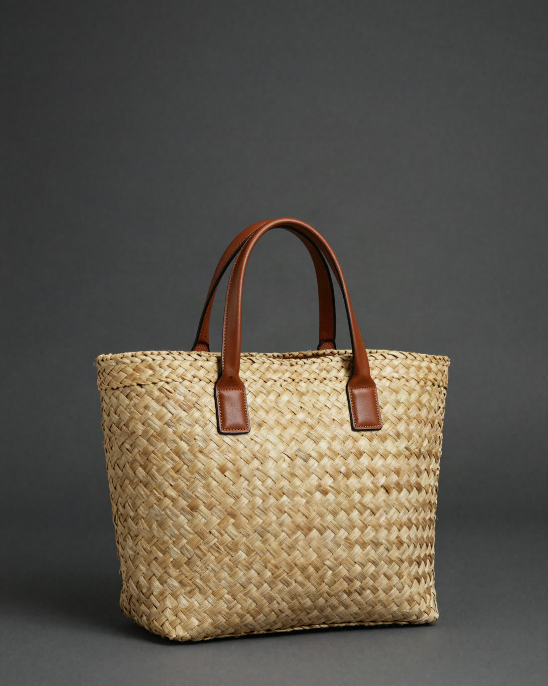 Bolso de paja toquilla con asas de cuero marrón